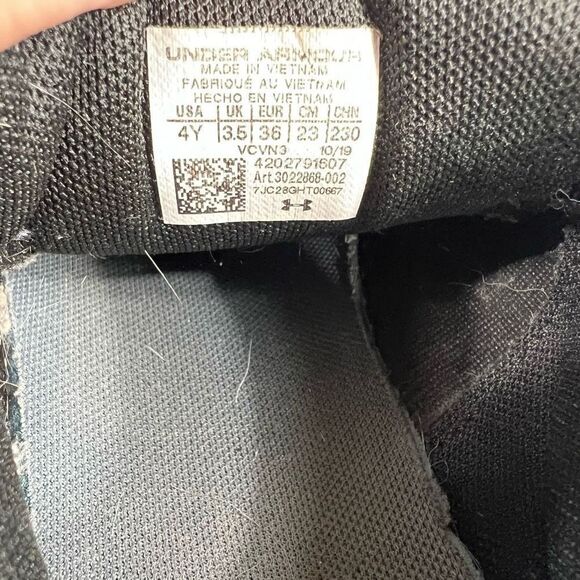 Under Armour Women's Lace Up Mesh Charged Rogue Running Shoes Black Red Size 4Y - Picture 8 of 8